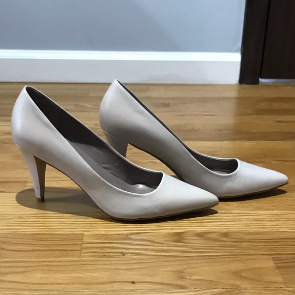 Tahari Shoes - Tahari Pumps